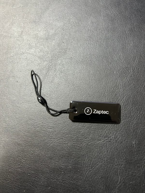 Zaptec key RFID voor Zaptec Go & Zaptec Pro. Ontgrendel je laadpaal / autolader met deze mooie Zaptec key, handig voor aan je sleutelbos. Duurzaamautoladen.nl