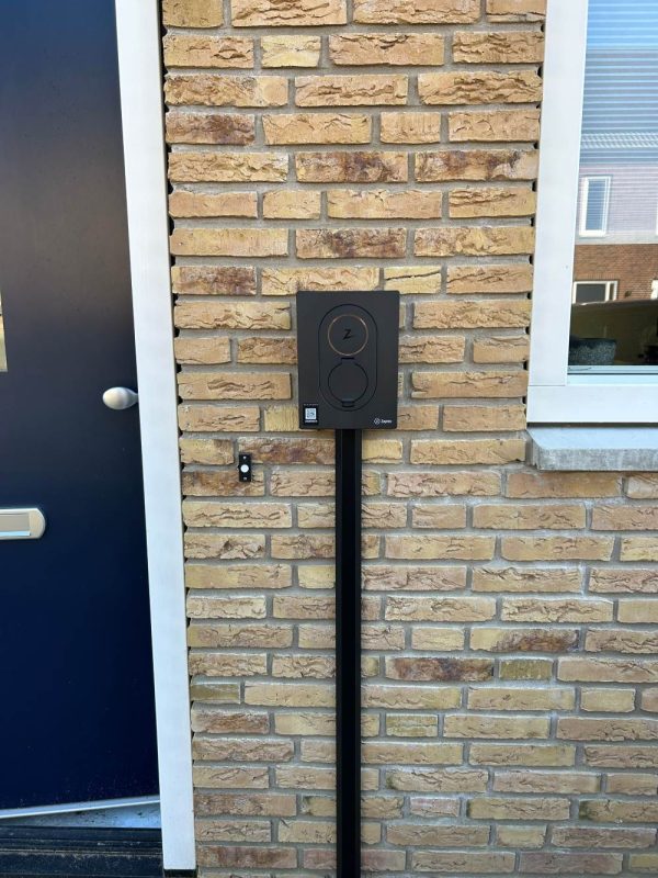 kabelgoot-laadpaal-zwart-universeel-duurzaamautoladen.nl-Easee-zaptec-Alfen-Wallbox